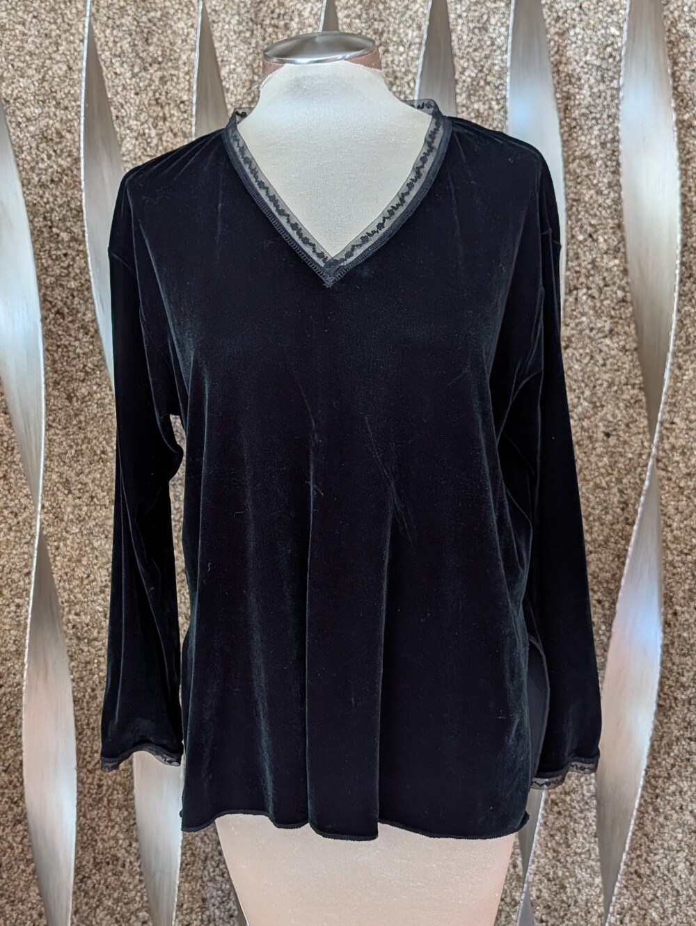 vintage FITIGUES black velvet V neck pullover S M